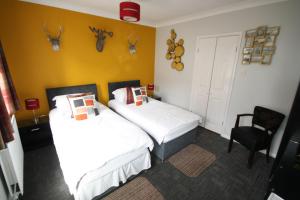 Twin Room with Shower room in Red Lion