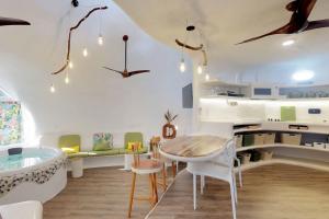 Dolphin @ Swan Villas