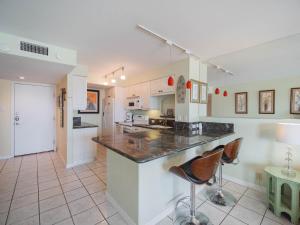 Relaxing Condo, Great Location, 3 Minute Walk To The Beach Condo