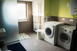 Spacious apartment with garden and free parking