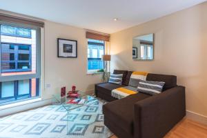 One Bed Serviced Apt near Blackfriars - image 1