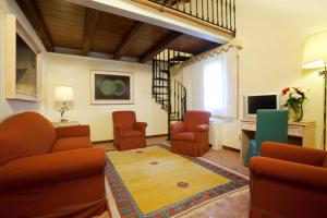 Deluxe Triple Room room in Sovana Hotel & Resort