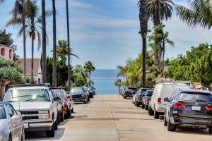 one bedroom house room in La Jolla Cottage