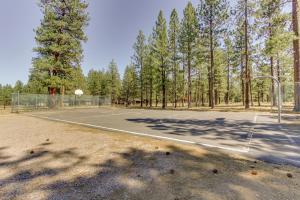 Sisters Tollgate Retreat with Hot Tub & WiFi