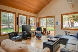 Sisters Tollgate Retreat with Hot Tub & WiFi - سيسترز