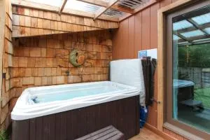 The Getaway - Tillicum Beach