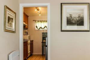 La Jolla Cottage Cozy & Charming Cottage w a Private Patio - Just Steps from the Beach