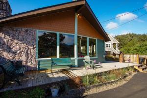 one bedroom house room in Darrs Beach Cottage