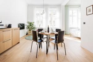 Deluxe MTP Apartments Matejki by Noclegi Renters