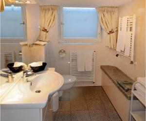 Two-Bedroom Apartment in Souterrain room in Appartementhaus Helgoland