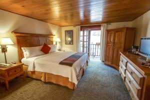 Traditional King Room with Patio or Balcony room in Inn on the Alameda