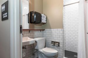 Bed in Women's 4-Bed Dormitory room in HI New Orleans Hostel