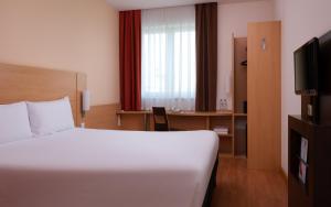 Standard Double Room room in Ibis Moscow Centre Bakhrushina