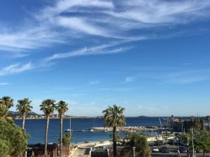 Appartements Bandol, vue panoramique sur la mer, la plage, le port : photos des chambres