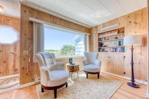 Cheris Oceanfront Getaway