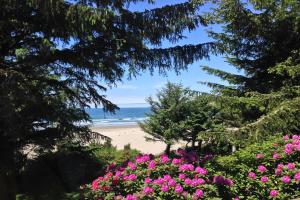 Whispering Seas with Hot Tub!