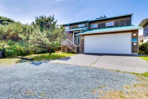 Three Bedroom House room in Beach Whale