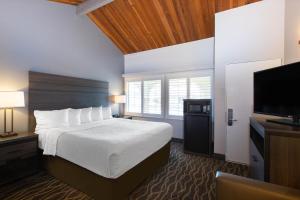 Queen Room - Non-Smoking room in Days Inn by Wyndham Ukiah