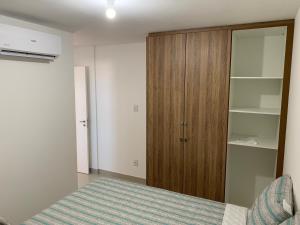 Apartamento com três quartos, bem aconchegante e localizado na farolândia, todos os quartos com ar condicionado