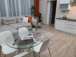 Modern, Quiet & Cozy Apartment in the middle of Downtown near Danube at Fashion street
