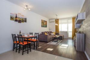 Stunning location and views!Foothills of Old town!