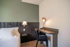 Hotels Les Flots - Hotel et Restaurant face a l'ocean - Chatelaillon-Plage : Chambre Standard - Vue sur Cour