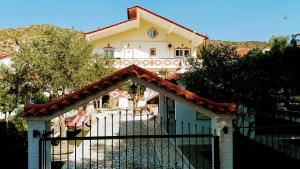 Family Villas Kanakia House 175m² Garden-500m² Salamina Greece