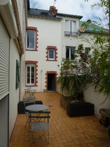 Appartements Studio calme, lumineux, terrasse, WIFI, 1.5 Km du front de mer : photos des chambres