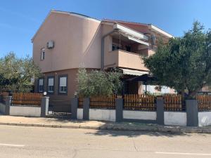 Deluxe Apartment No.8 