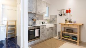 1 KM from The Acropolis 1 Bedroom Apt