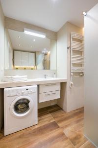 Orange, modern apartment in the city centre