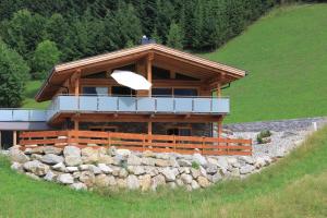 Mountain Chalet R