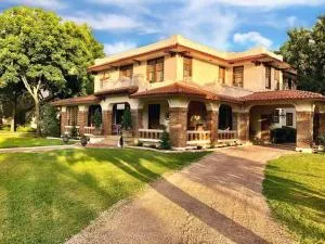 The Lancaster Manor Bed and Breakfast - Nocona