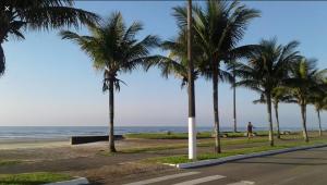Casa para temporada na Praia Grande aprox 100 mts da praia