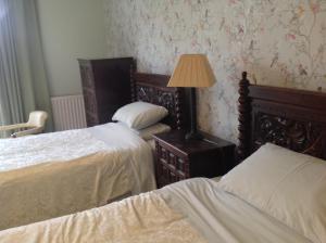 Twin Room with Private External Bathroom room in Greenham Hall