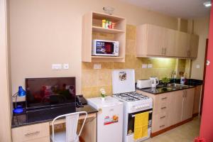 PIT-STOP NAIROBI: LOCATED NEAR AIRPORT & TOURIST CIRCUIT