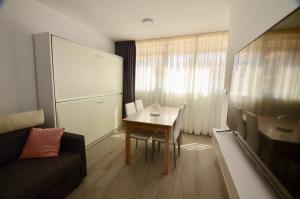 52 Luxury Pool - ACWIFI