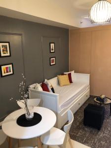 Alexandrea Suite Taal View by Wind SMDC Tagaytay