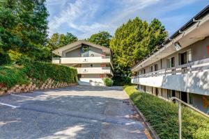 Hotels B&B HOTEL Louveciennes : photos des chambres