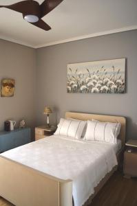 Unique flat of refined luxury and splendid views.