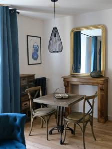 Appartements L'atelier d'artiste charmant T2 centre historique : photos des chambres