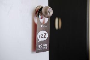 RedDoorz near Angeles University Foundation