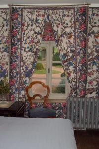 B&B / Chambres d'hotes Chateau De Serrigny : Chambre Triple