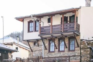 Traditional Countryside Inn On The Mountain Slopes