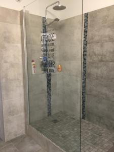 Appartements BedinReims cozy apartment parking and wifi free ideal 4 Adultes et 2 Enfants : photos des chambres