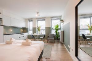 SHWAY - The Card Room Green Studio