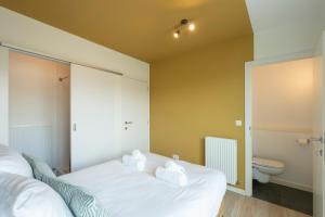 SHWAY - The India Yellow Studio