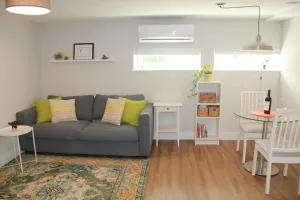 HiddenGem-private modern home on trendy Main St - Vancouver