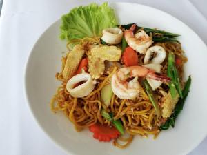 Golden Crown Grand Hotel