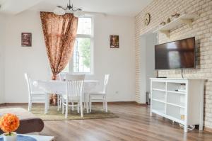 Host Housee Angels Apartment 2 Bedroom 2 Bathroom in top centre